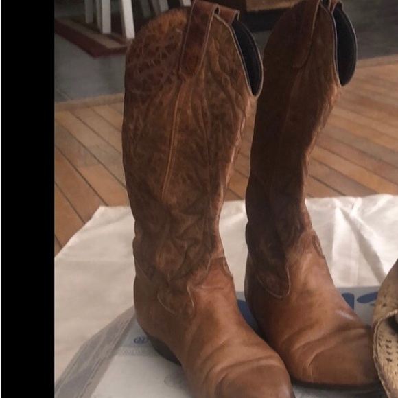 Laredo Shoes - Vintage Laredo cowboy boots with a cowboy hat